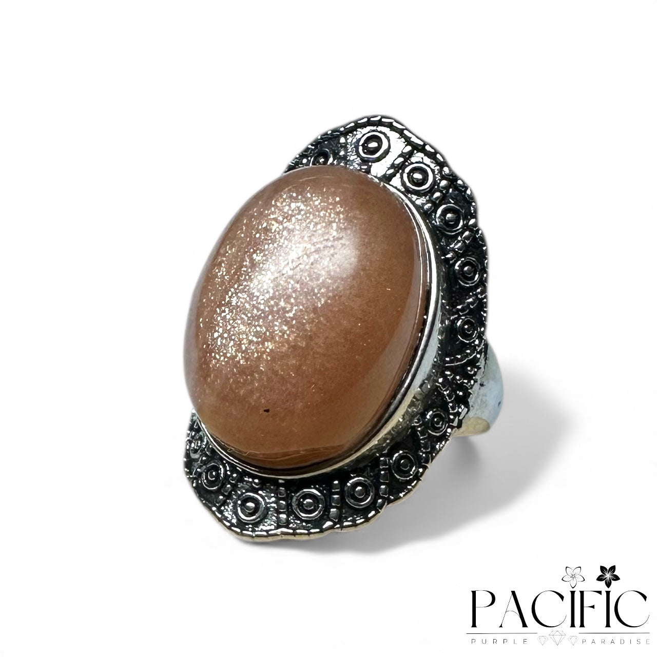 Bague pierre de lune pêche AAA montée sur argent 925, vue de profil, bague ajustable raffinée.