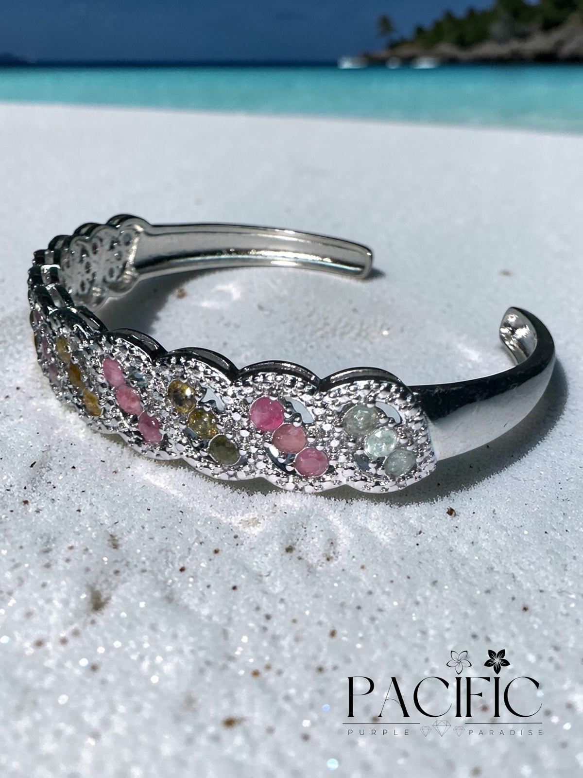 Bangle Tourmaline Rainbow – vue complète du bijou, couleurs naturelles et finition premium