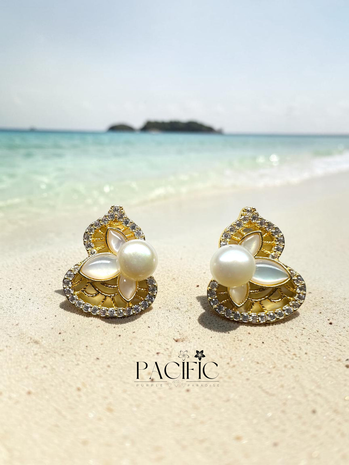 Boucles d'oreilles Hulu en or avec Fresh Water Pearl inspirées de l'élégance et du raffinement du Pacifique