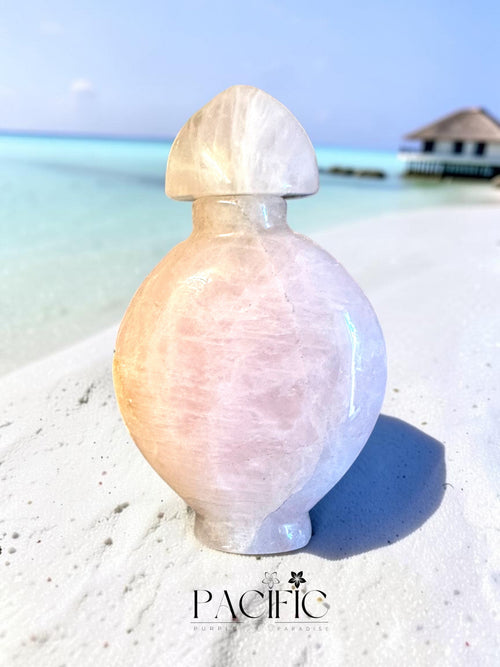 Bouteille de parfum énergétique en Quartz Rose, la pierre charge le parfum de son énergie douce