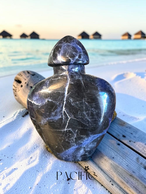 Bouteille de parfum énergétique en Sodalite, la pierre charge le parfum de son énergie