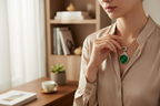Bijou cœur en calcédoine verte, douceur et réconfort émotionnel
