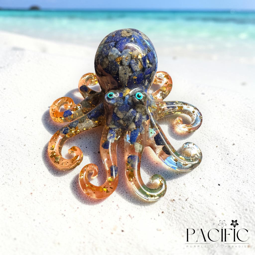 Figurine de pieuvre artisanale Pacific Purple Paradise en résine transparente avec pierres naturelles et éclats dorés